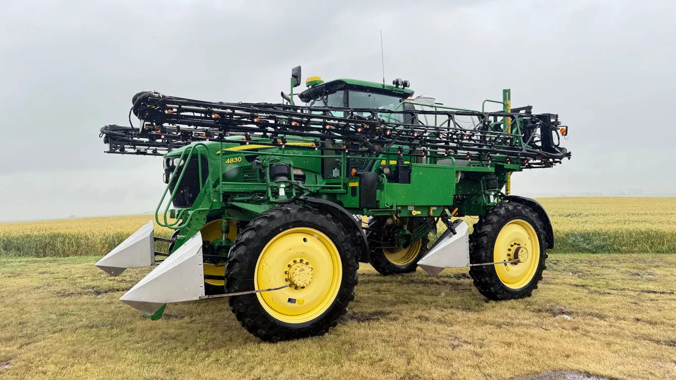 John Deere 4830 100' High Clearance Sprayer