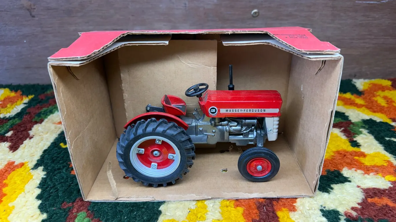 Massey Ferguson 135 Diecast Tractor