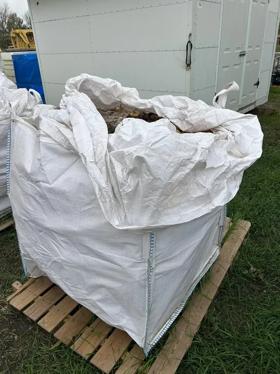 TOTE OF DRY SPLIT SPRUCE FIRE WOOD