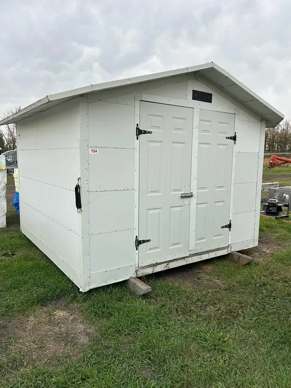 10FT X 10FT X 7FT SKIDDED SHED, CONSTRUCTED FROM INSULATED PANELS, WHIRLY BIRD ROOF VENT, DOUBLE DOOR