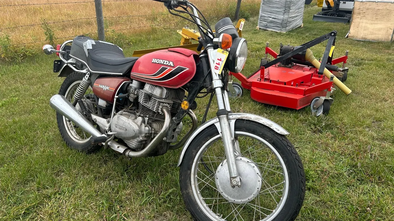 1978 HONDA HAWK MOTORCYCLE, 13,844.9 KM SHOWING VIN CB400T-2005954