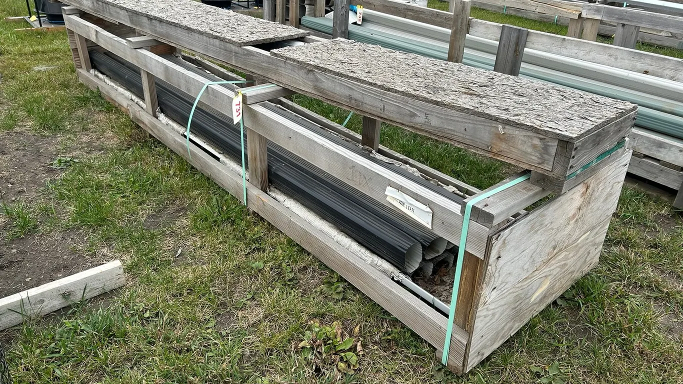 L/O BLACK 4"X3" HD METAL DOWNSPOUTS AND ASSORTED FLASHING