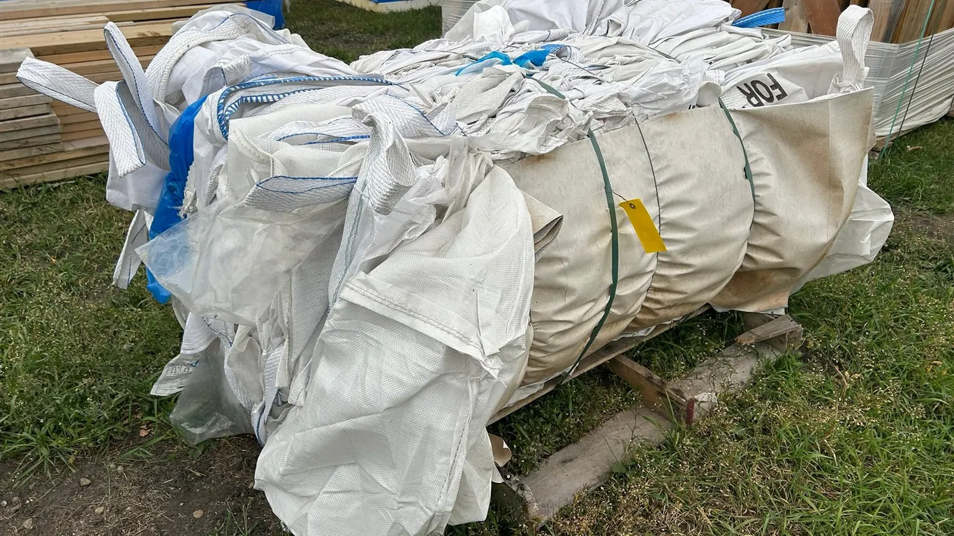 (1) BALE APPROX 40 BAGS - FOOD GRADE TOTE BAGS