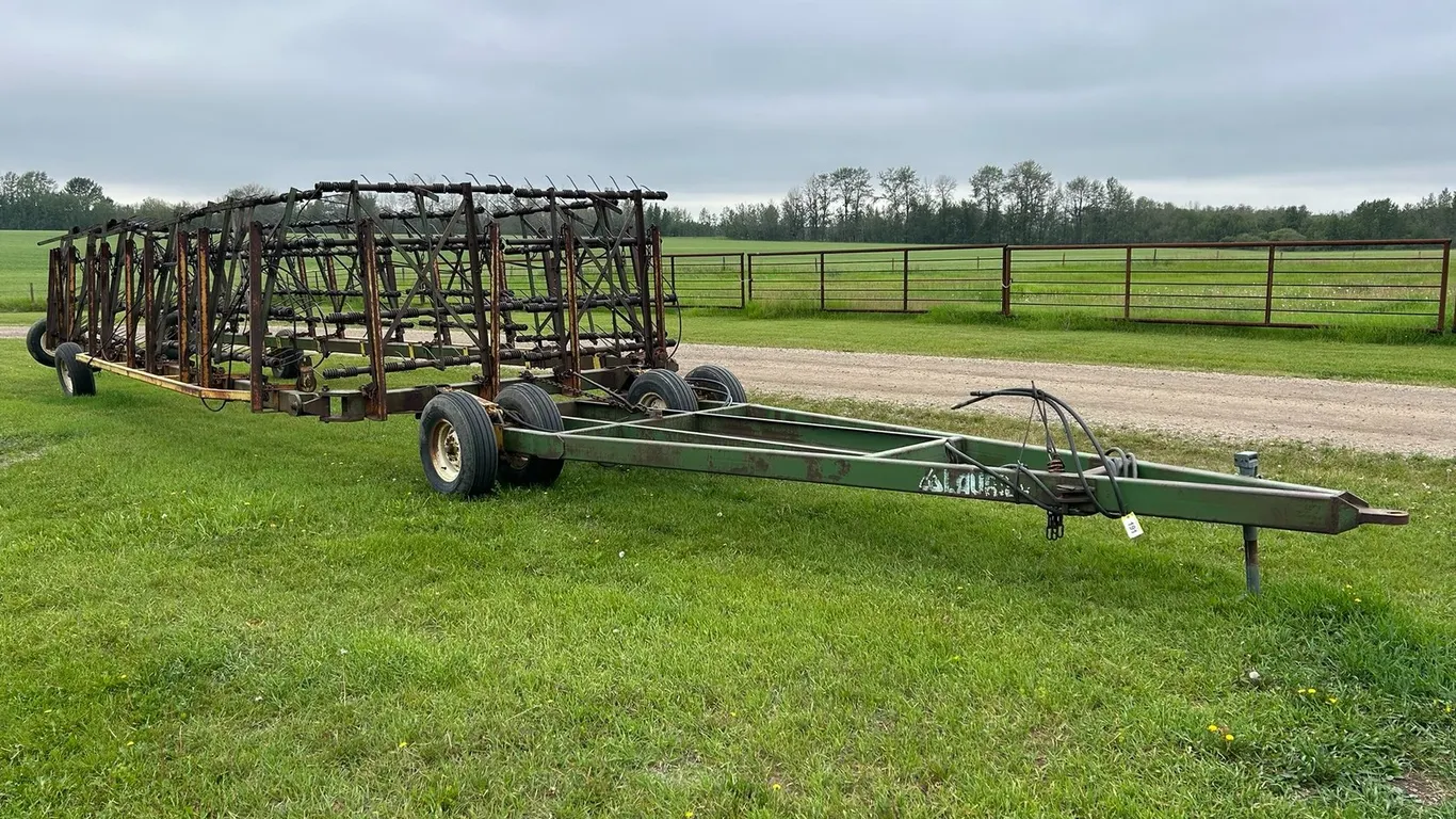 LAURIER FARM IMPLEMENT, PULL-TYPE HARROW, HYDRAULIC LIFT, STEEL FRAME, MULTI-SECTION TINE DESIGN, HEAVY-DUTY TIRES, PINTLE HITCH. NOTE: SEVERAL NEW HU