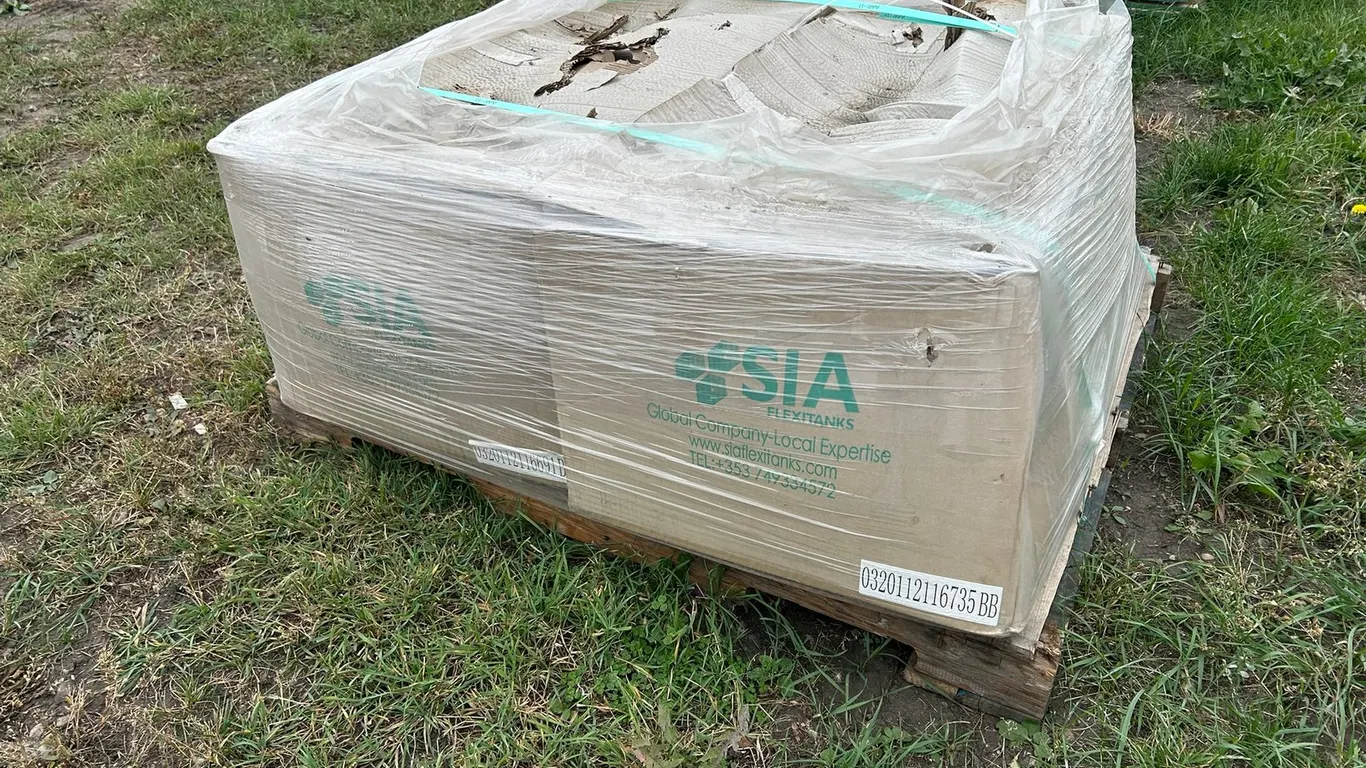 SAI FLEXIBLE CONTAINER TANK W/ 3" BALL VALVE W/ RETAINER PLATE, BAG MEASURES 12FT X 22FT X 8IN LONG