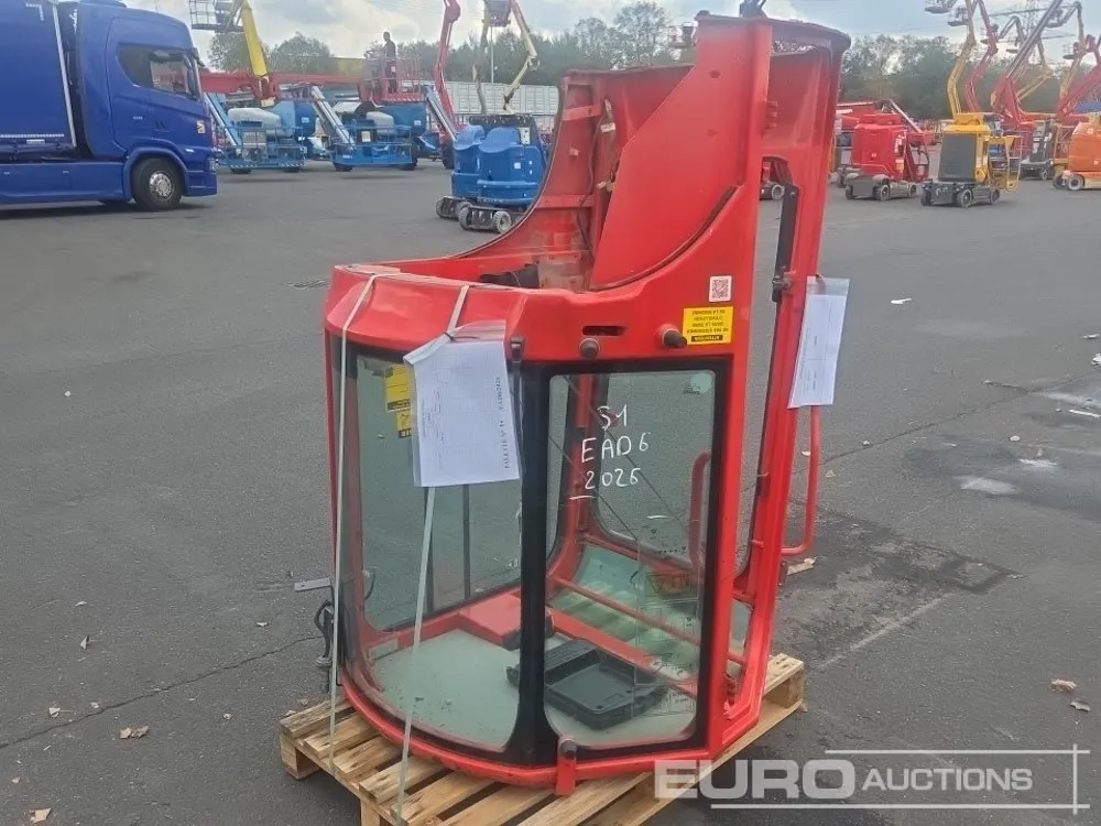 Cabin to suit Yanmar VIO25-6