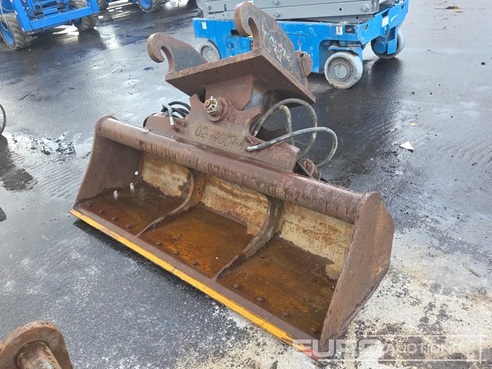 80" Hydraulic Tilt Ditching Bucket
