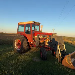 OFFSITE - 1066 International tractor with loader