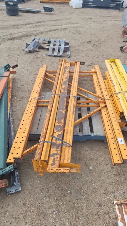 Pallet racking yellow with 2 uprights and 4 beams