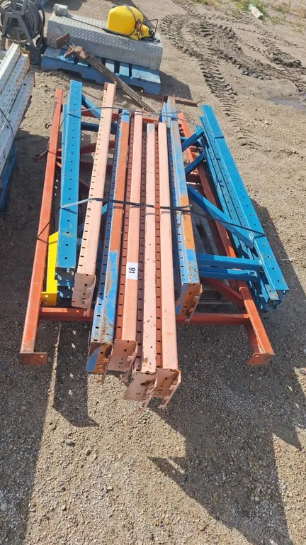 4 Uprights and 6 beams. 66' long