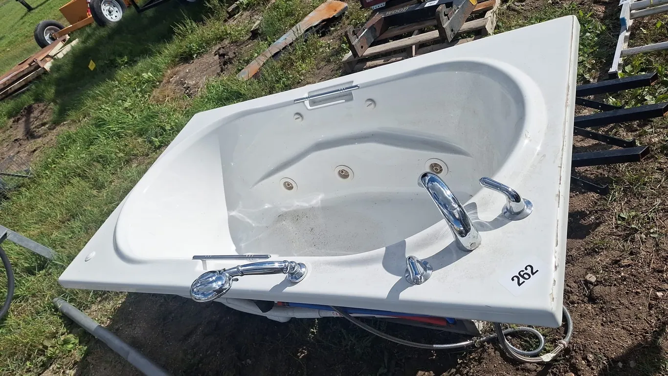Maax jet tub