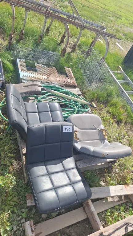 Miscellaneous lot of seats, hose and more