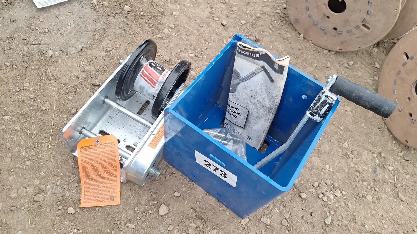 2500 lb hand winch