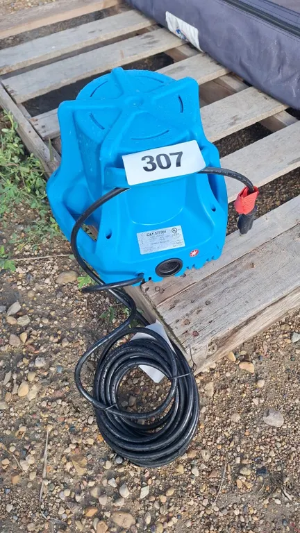 Submersible pool pump
