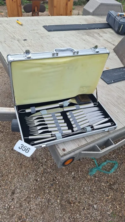 Barbecue utensil set