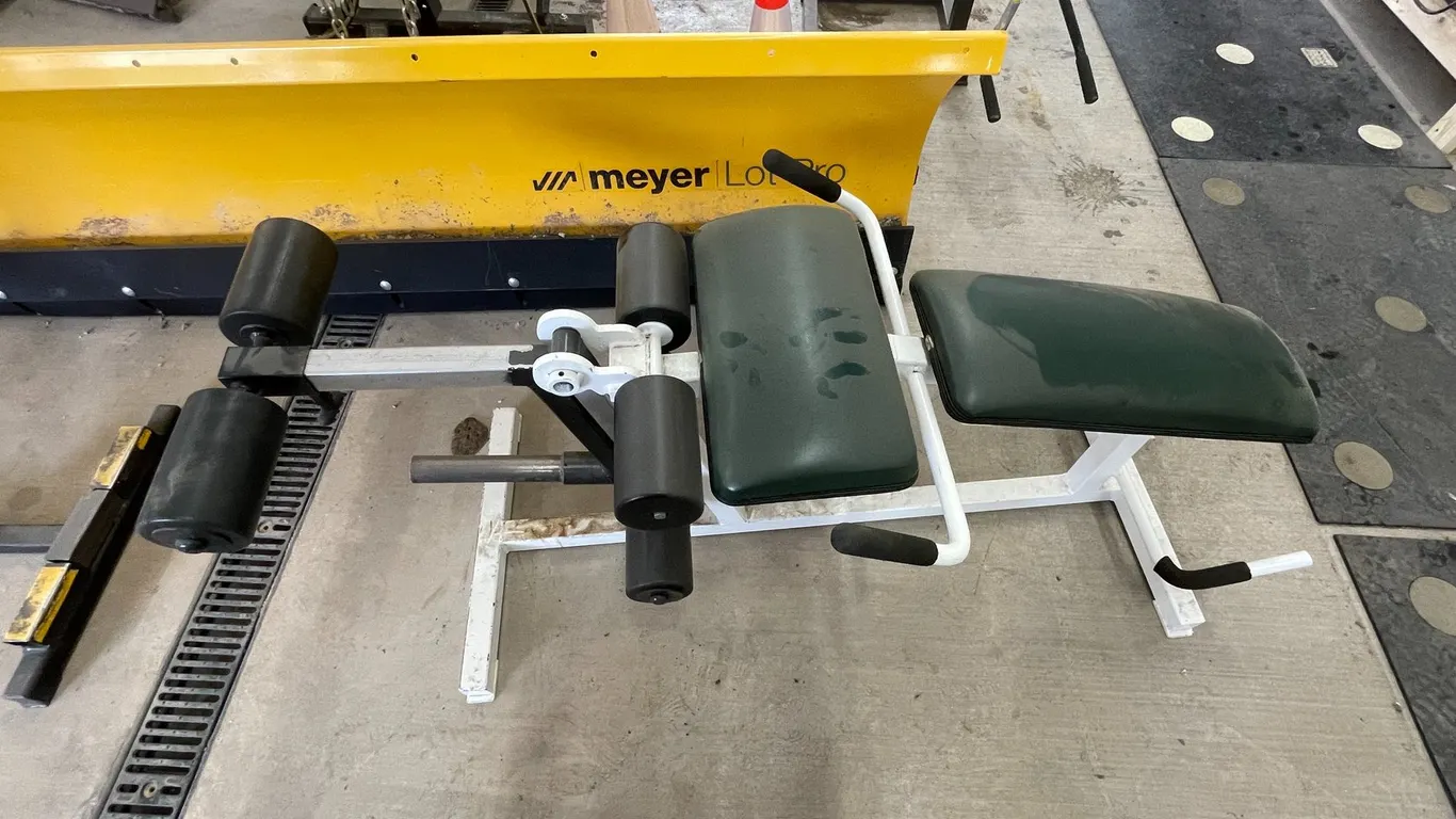 (1) Commercial Adjustable Exercise Bench with Leg Developer