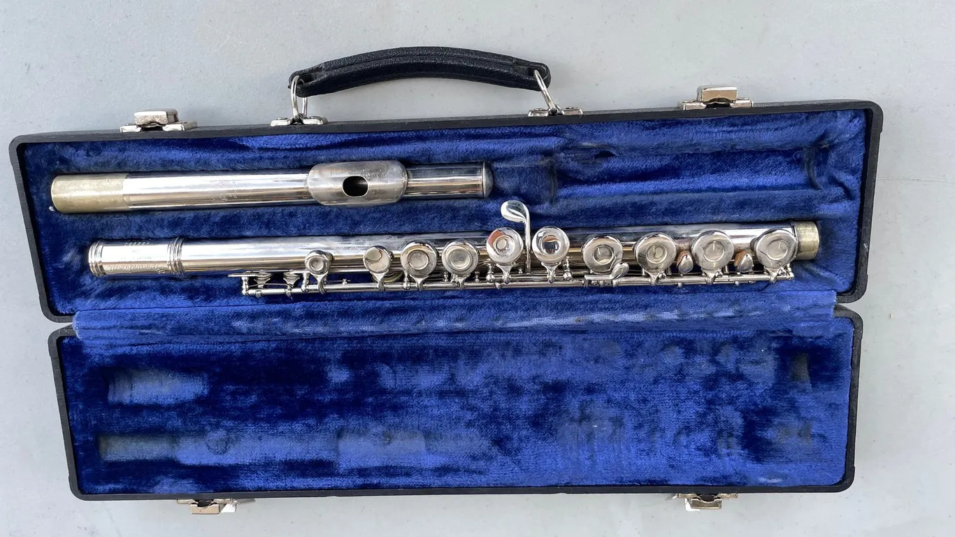 Gemeinhardt 2NP Closed Hole Flute with Hard Case