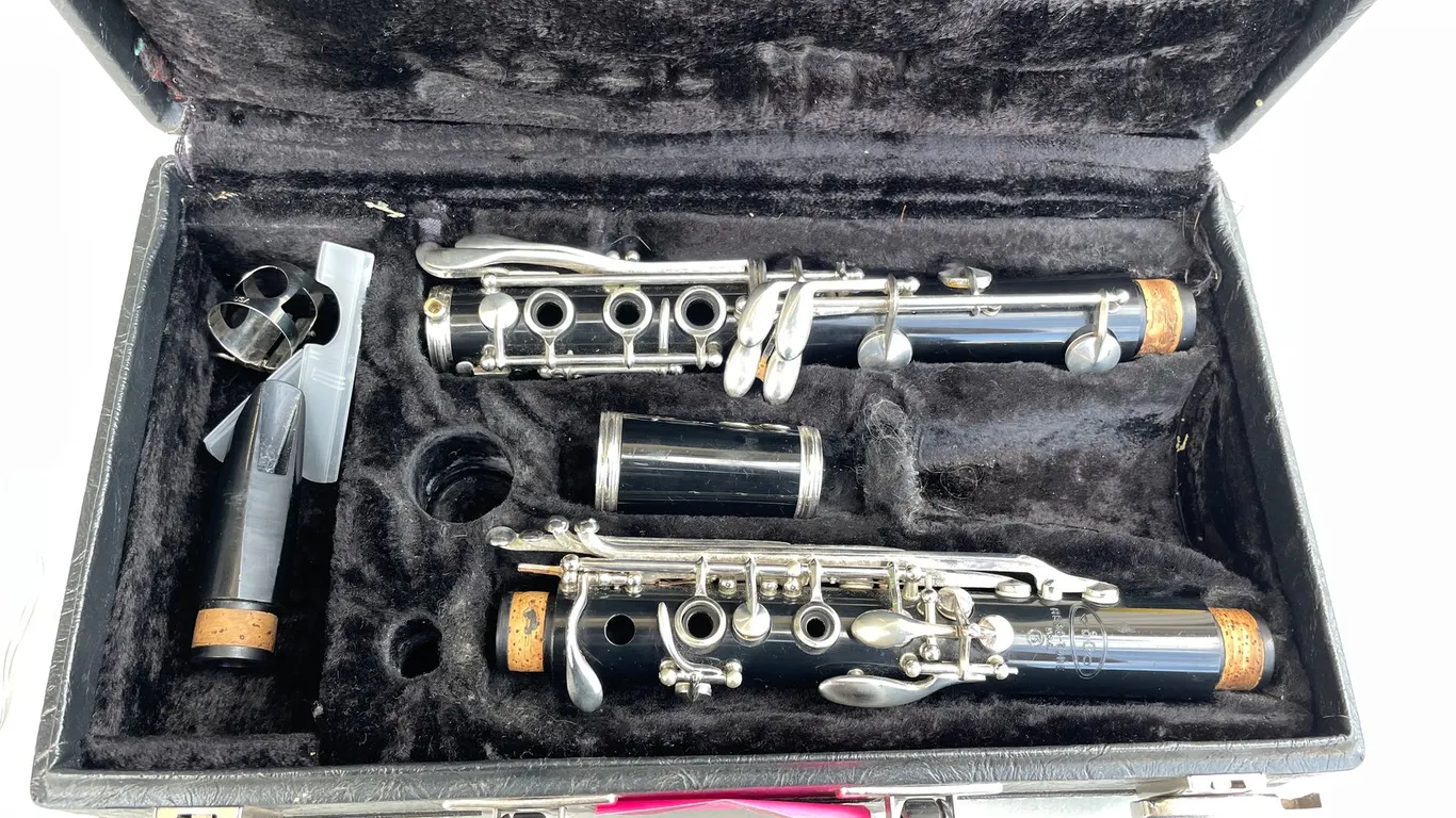(1) Vito Reso-Tone Clarinet with Hard Case