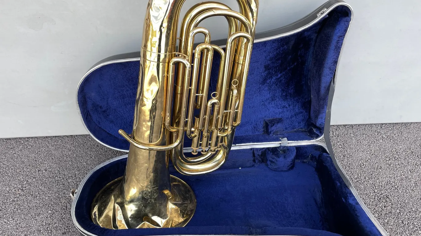 (1) Amati Kraslice ABB 221 4 Valve Piston Tuba with Hard Case