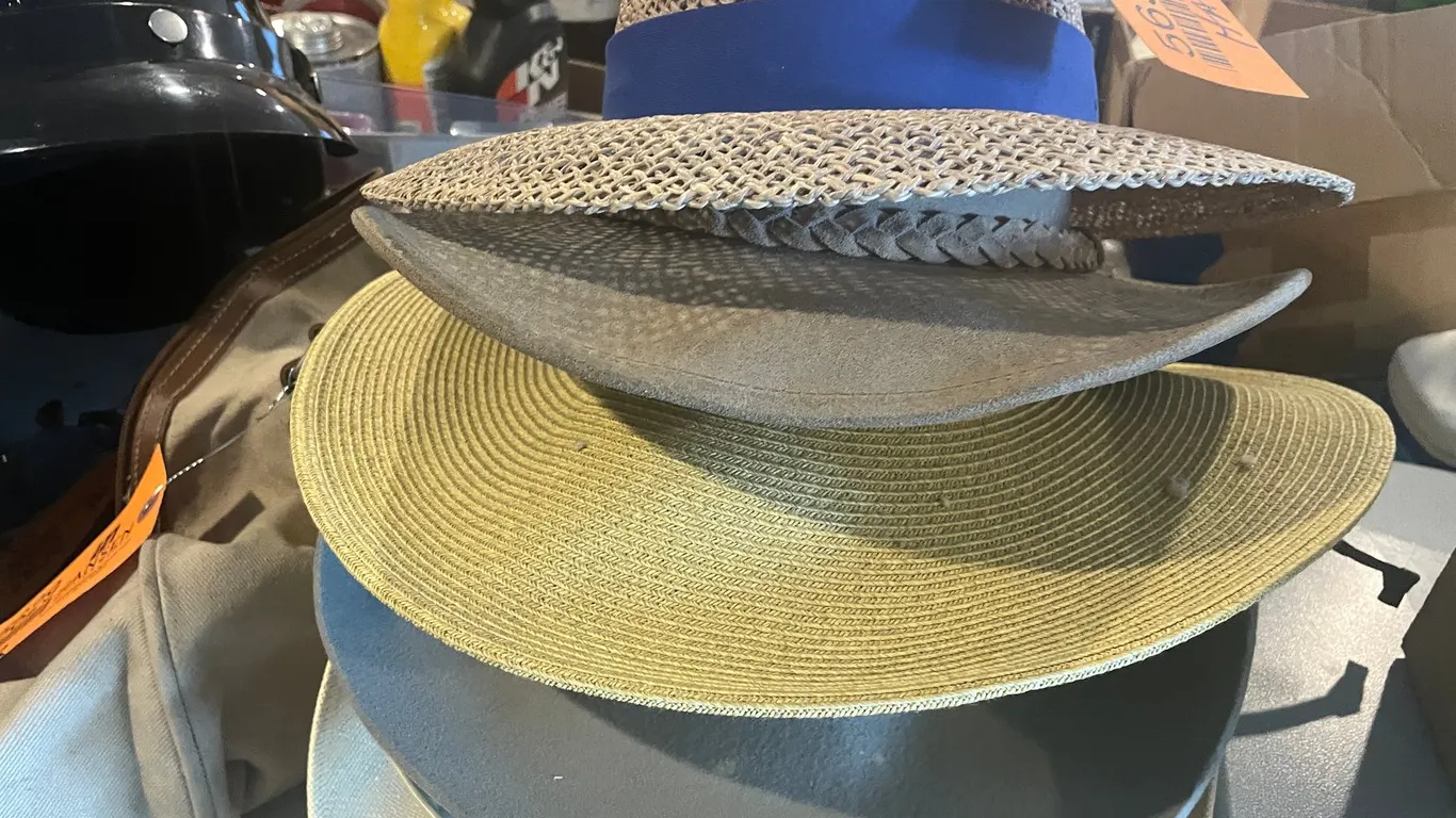 (8) Brimmed Hats