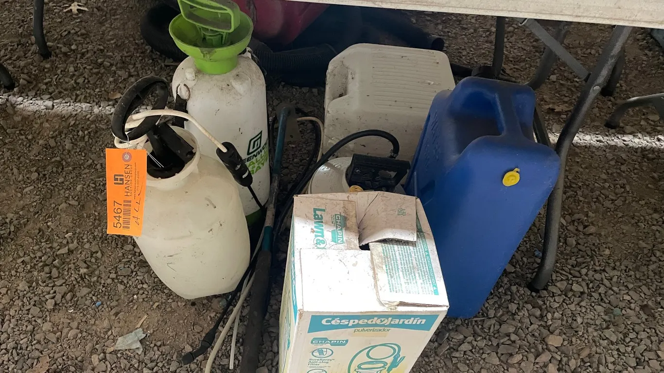 (4) Hand Sprayers