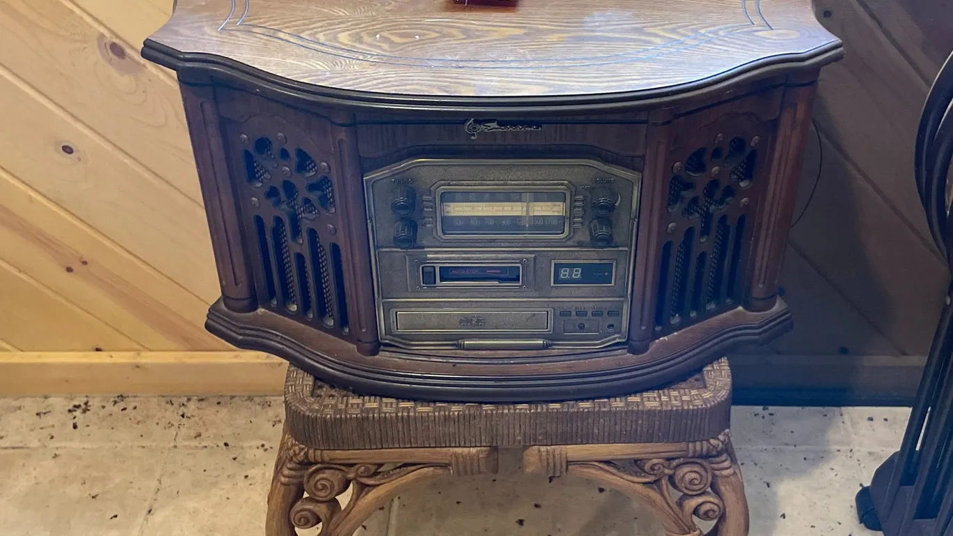 Emerson Stereo with Turntable