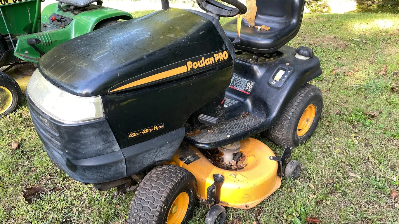 Poulan Pro Riding Lawn Mower