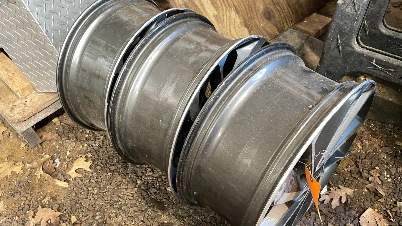 (3) Kia Wheels