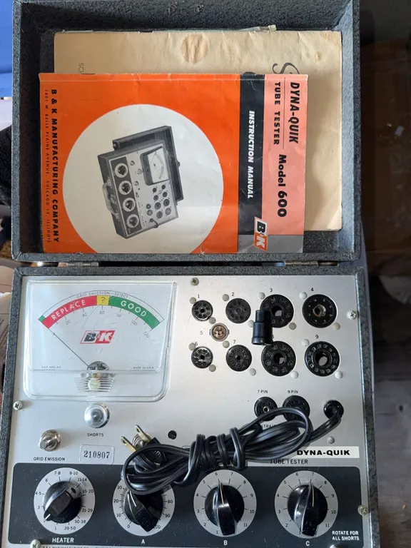 B&K Dyna-Quik Tube Tester Model 600 With Manual