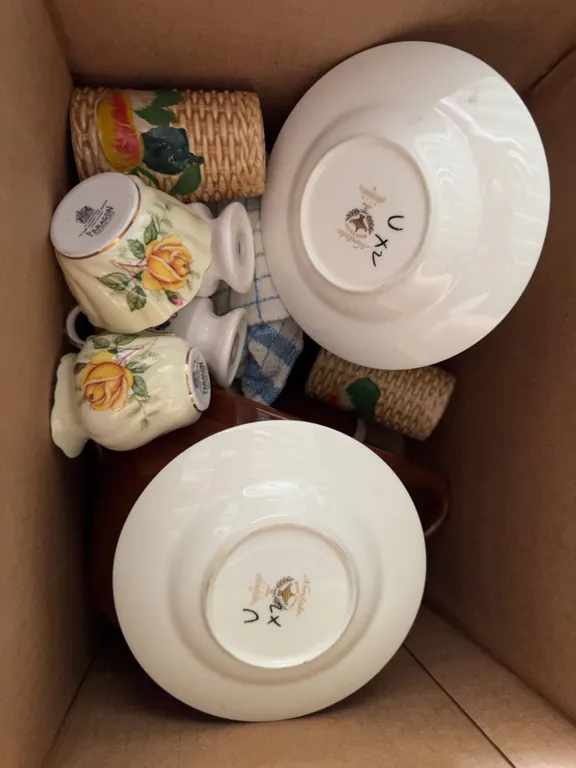 Lot Royal Albert 'Yellow Rose' Cups and Saucers, Salt and Pepper Shakers