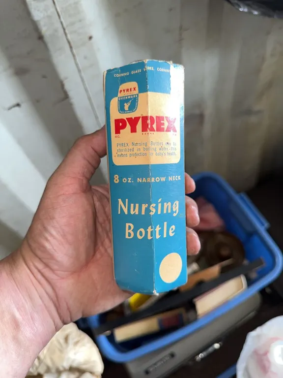 PYREX 8 oz. Narrow Neck Nursing Bottle with Original Box