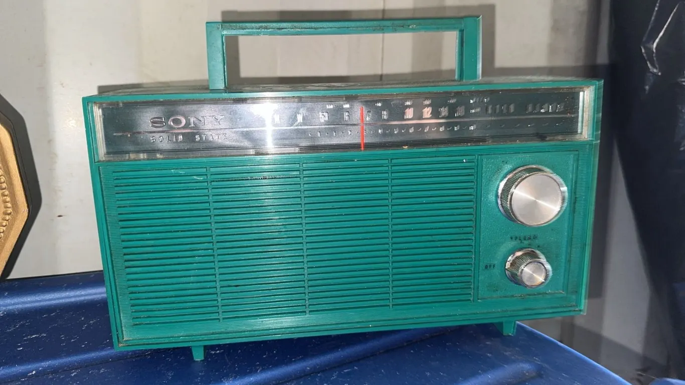Sony Model 8R-24A Six Transistor Portable Radio
