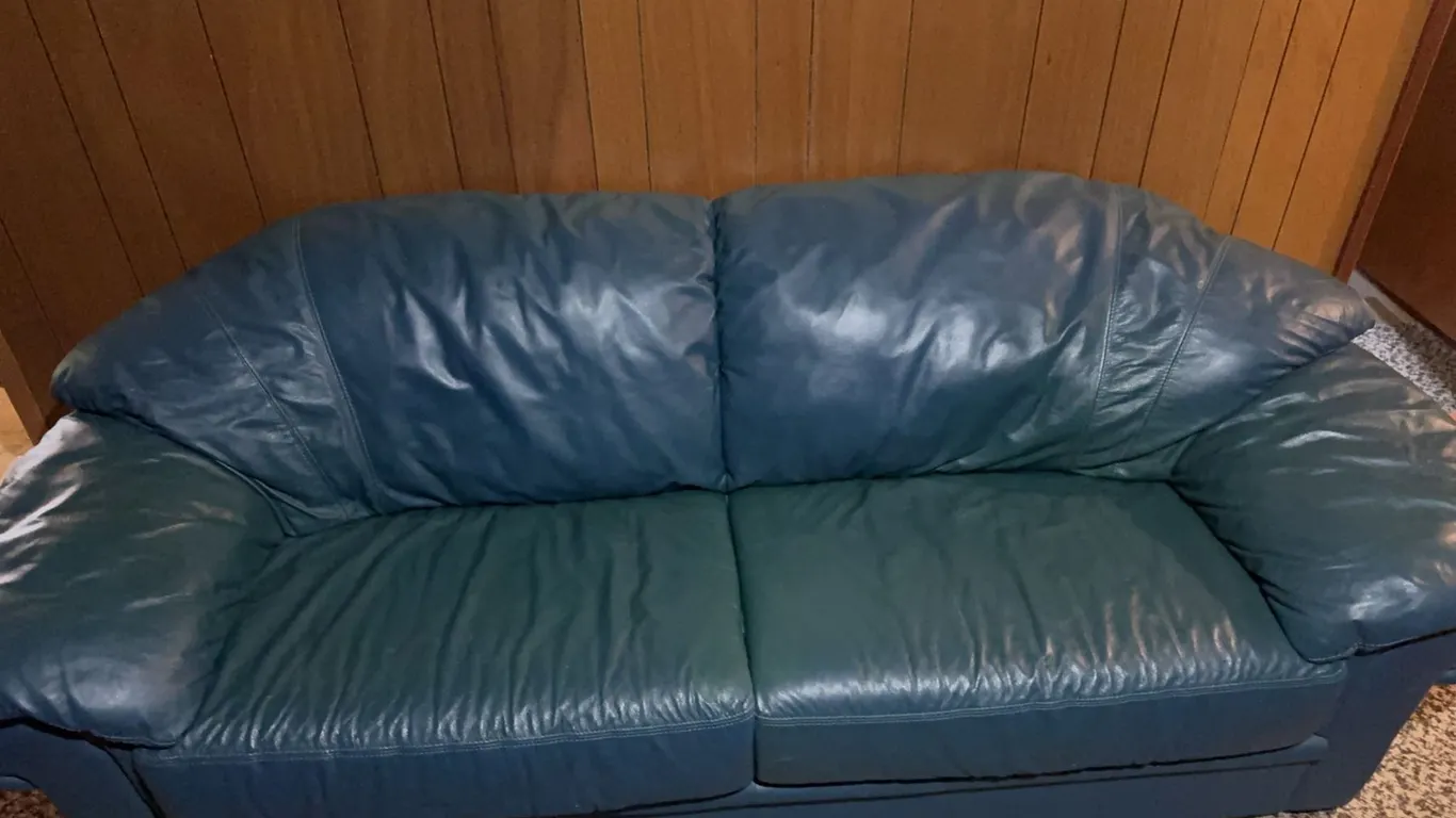Green Leather Sofa in Excellent Condition