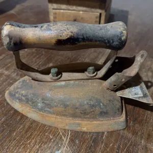 Eldecoe Cast Iron Sad Iron With Wooden Handle
