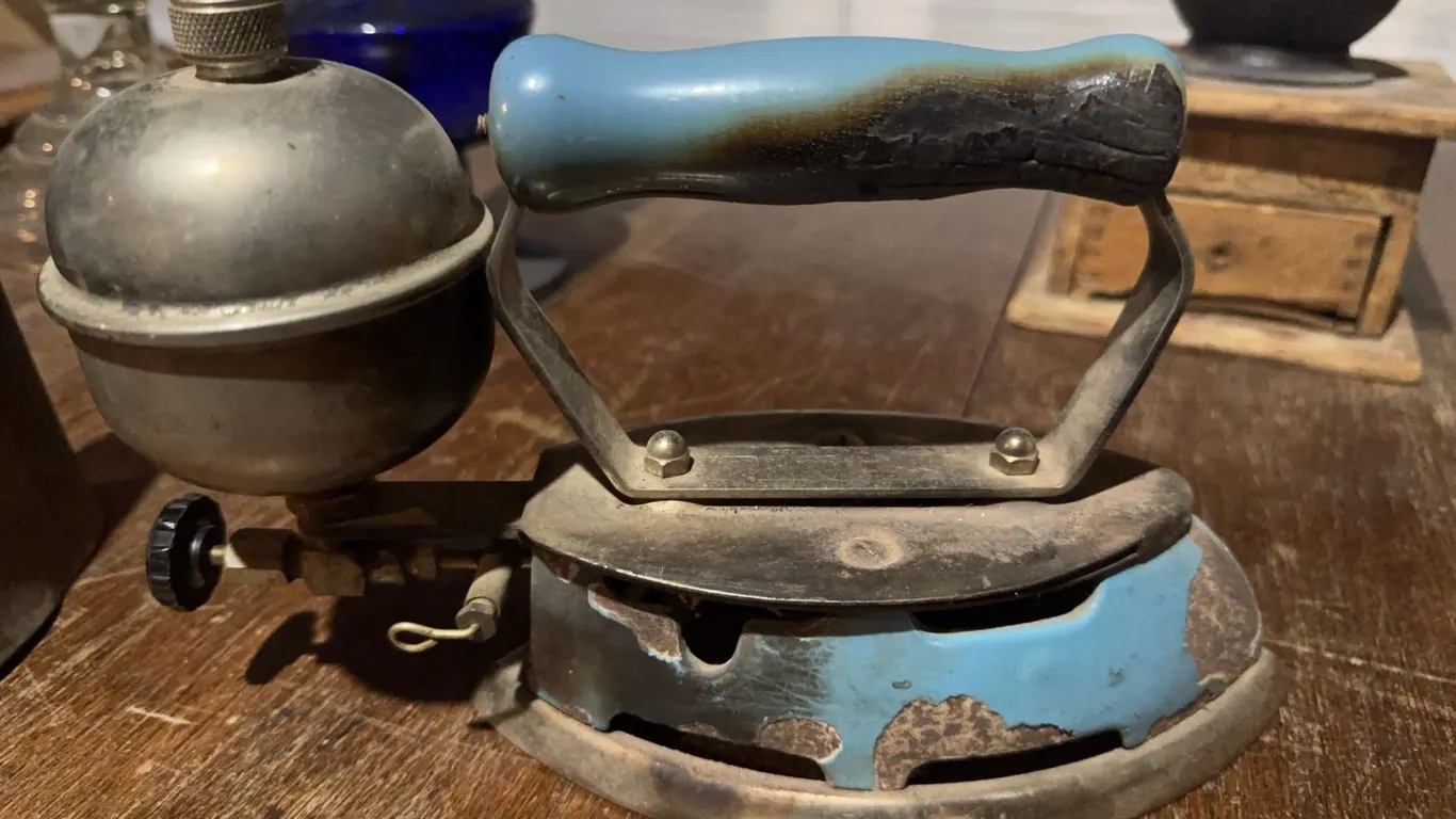 Coleman Instant Lite Model 4A Gasoline Iron, Blue Enamel, Toronto Canada