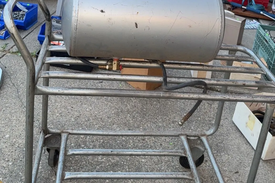 Portable Air Tank with Metal Cart and Hose