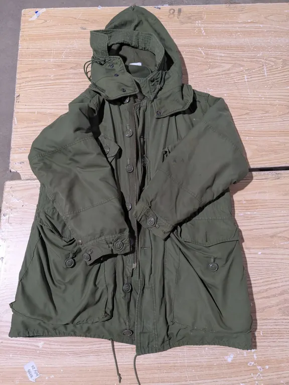 Army Surplus Extreme Cold Weather Combat Parka – Excellent Condition