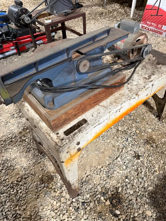 electric planer on stand (GST 5 % charged)