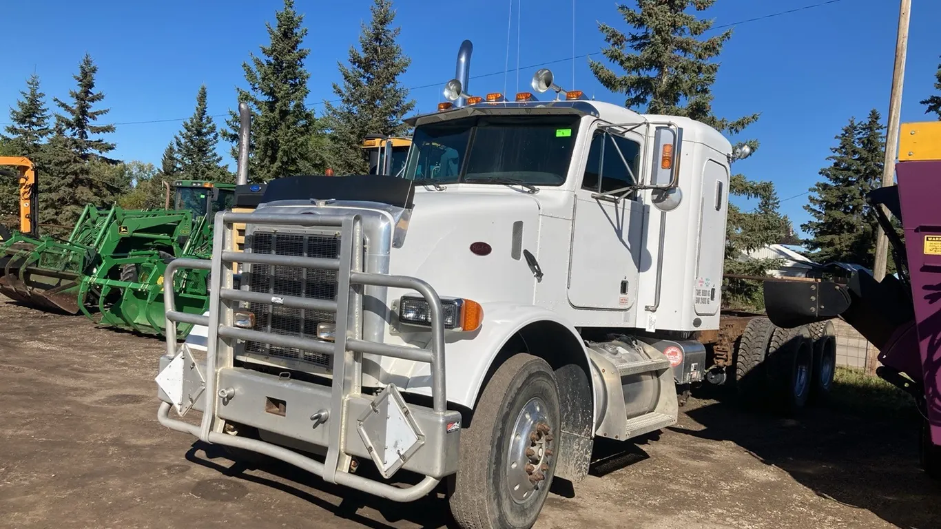 2001 Peterbilt 357 CW Hiway Truck VIN: 1NPAL09X52D572147