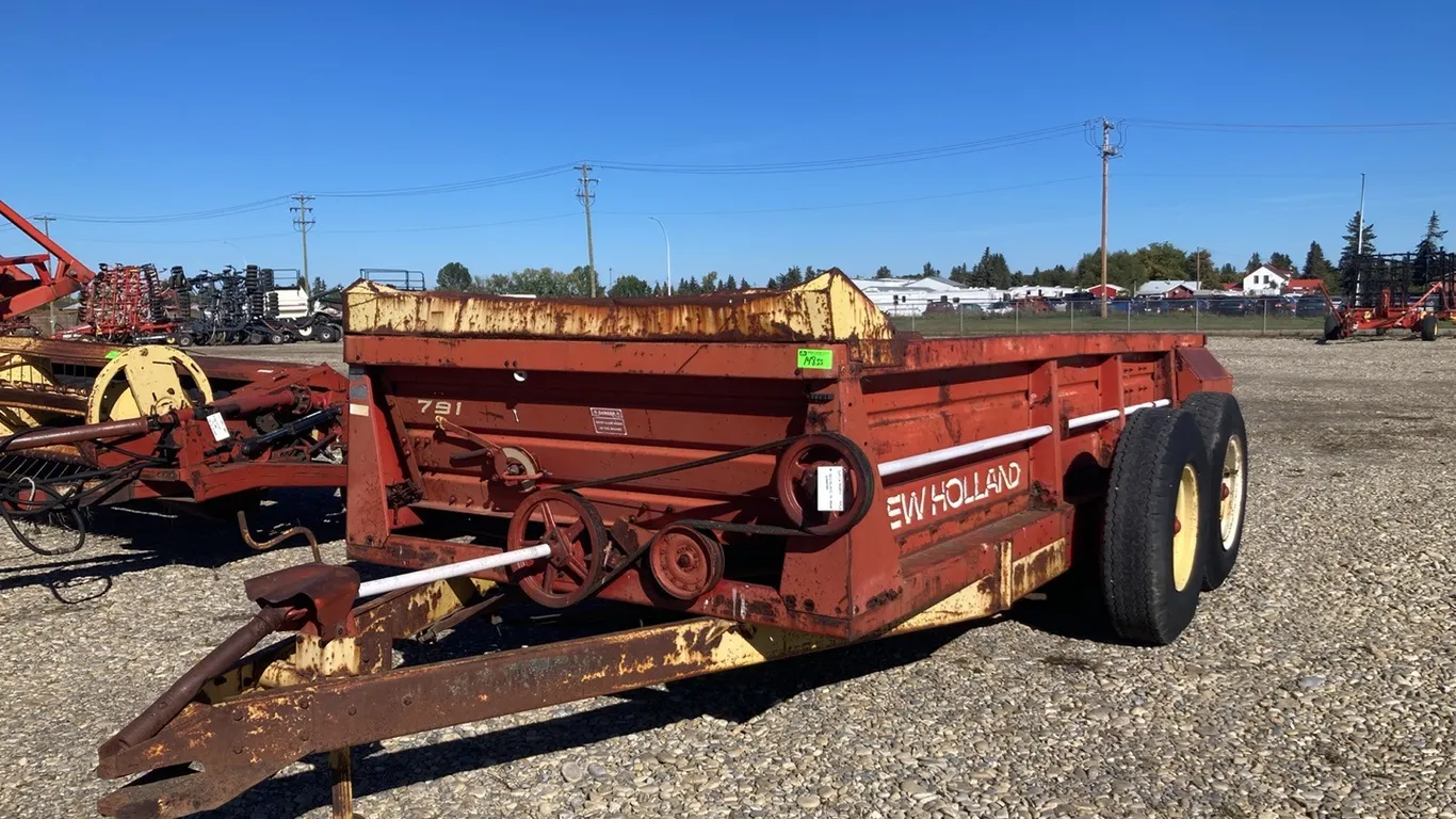 New Holland 791 Manure Speader s/n: 482745 **D-80**