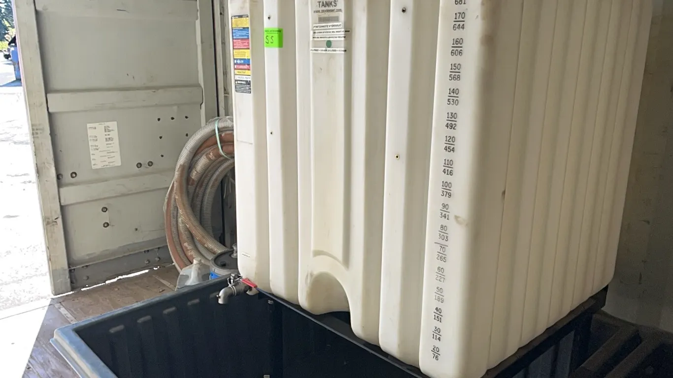 180 Gallon Bulk Oil Tank with Stand and Containment Tank