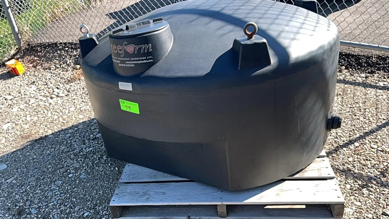 Freeform 175 Gallon Truck Box Fit Poly Tank
