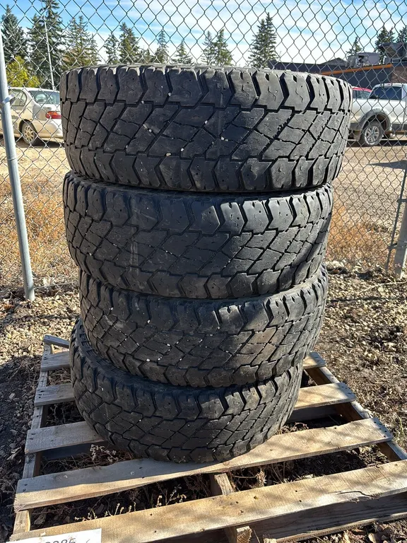 (4) Cooper Discovery LT265/70R18 Tires