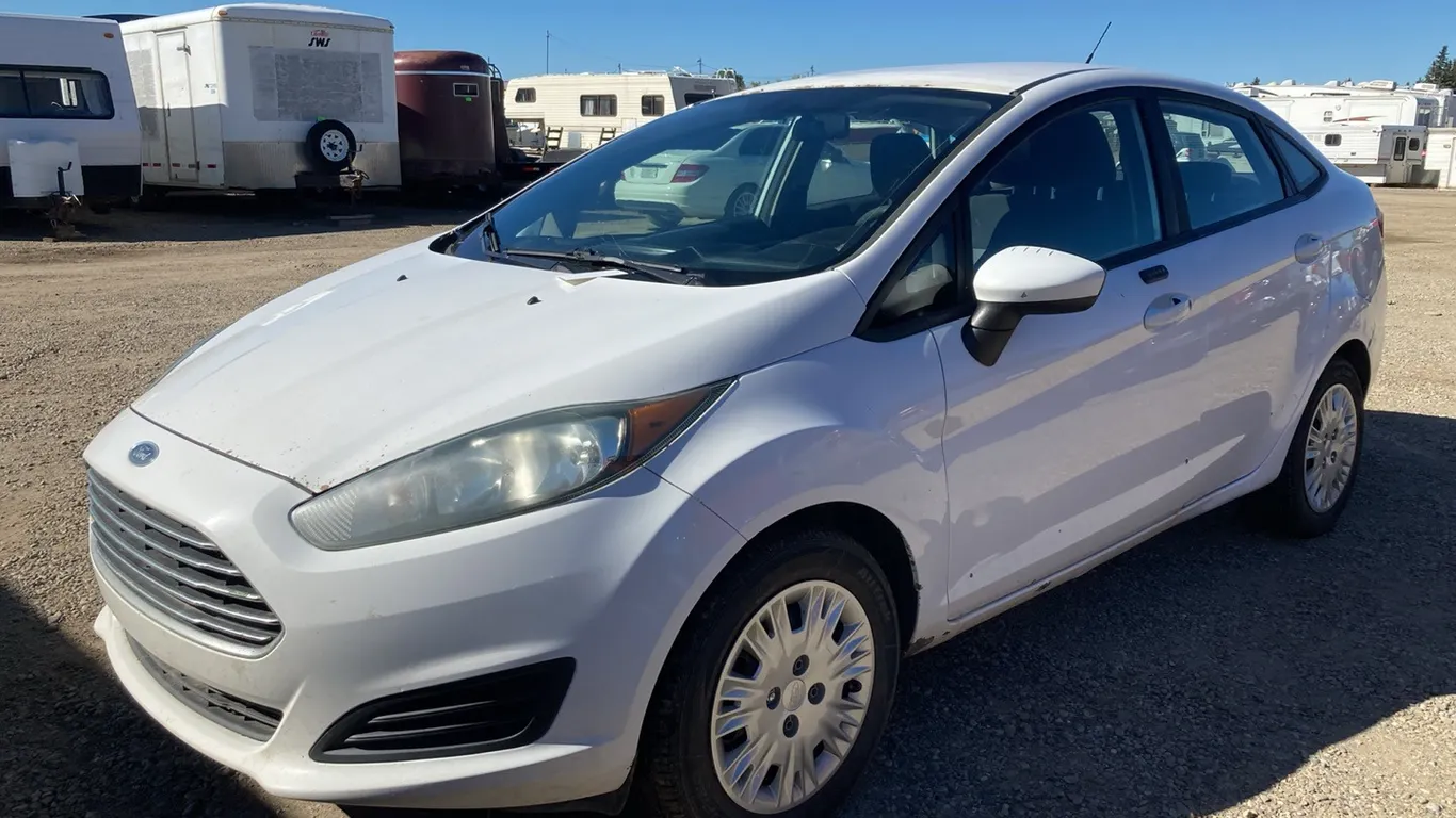 2015 Ford Fiesta White Car VIN: 3FADP4AJ8FM173997