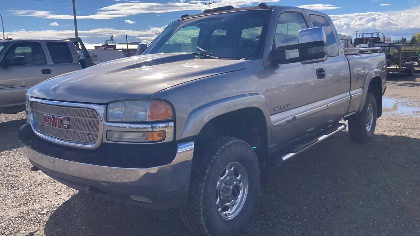 2002 GMC Sierra Grey Truck VIN: 1GTGK29U42Z324223