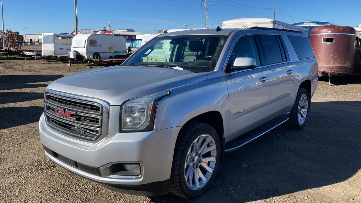 2015 GMC Yukon XL Silver SUV VIN: 1GKS2HKC2FR295653