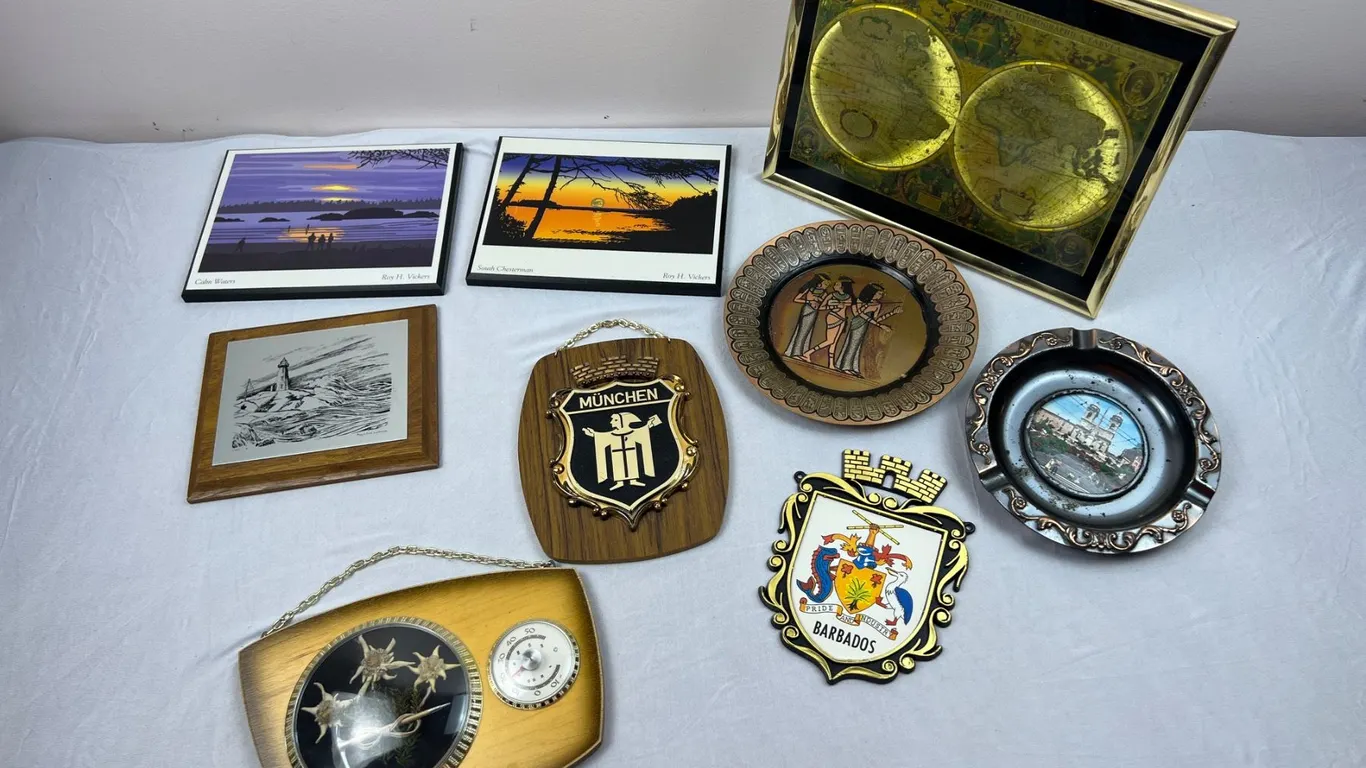 Souvenir Wall Art