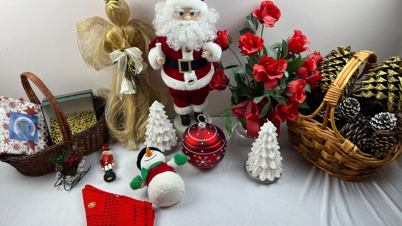 Christmas Decor Lot