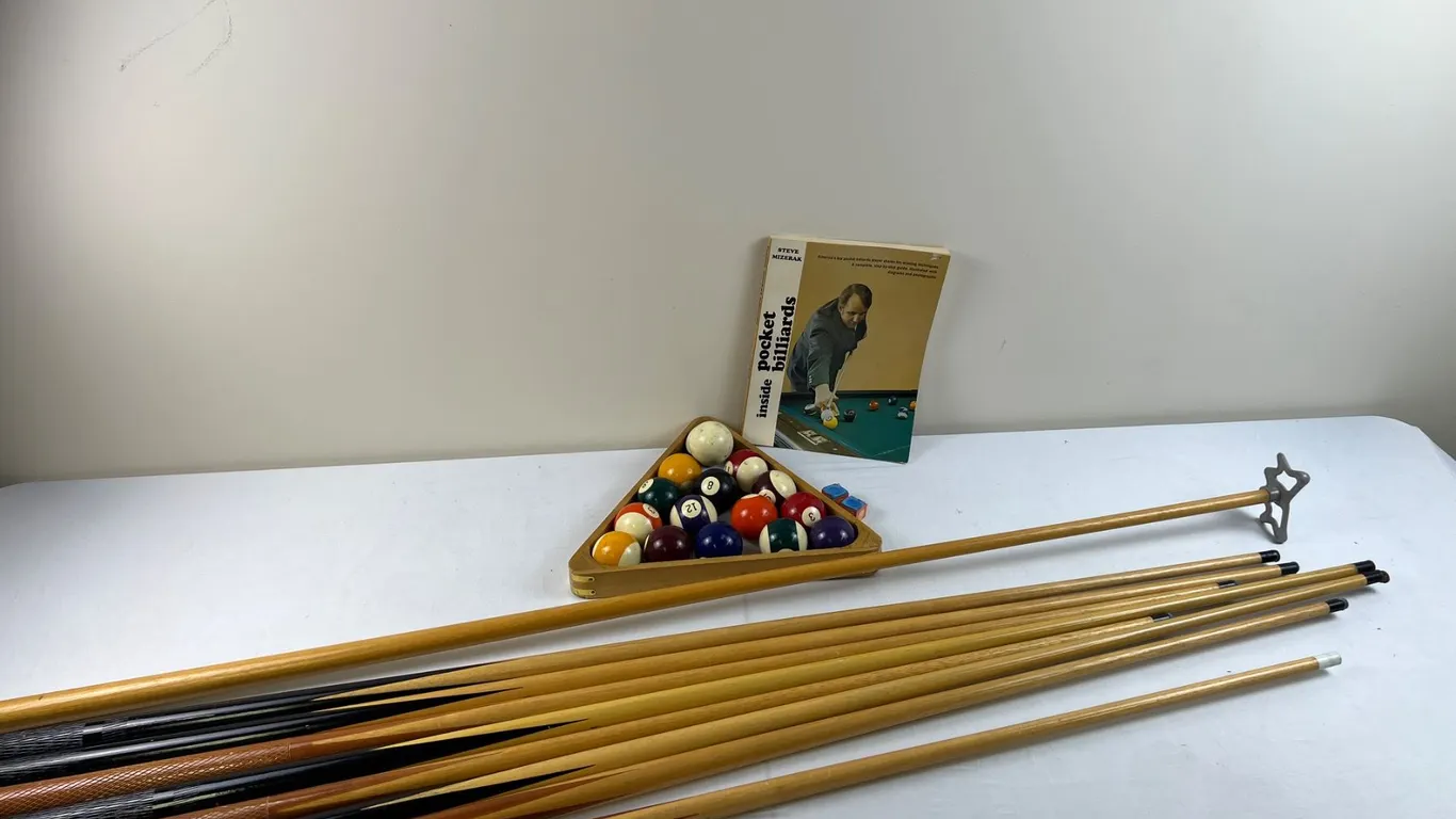 Pool Cues & Accessories