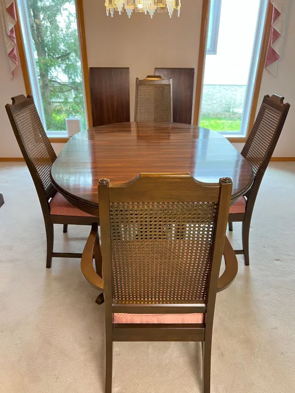 Dining Table & Chairs
